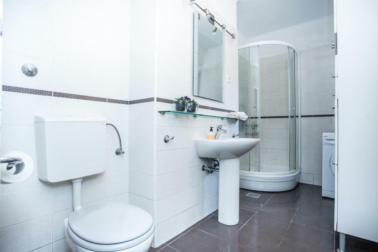 Apartment Nina , Bacvice Beach Split Buitenkant foto