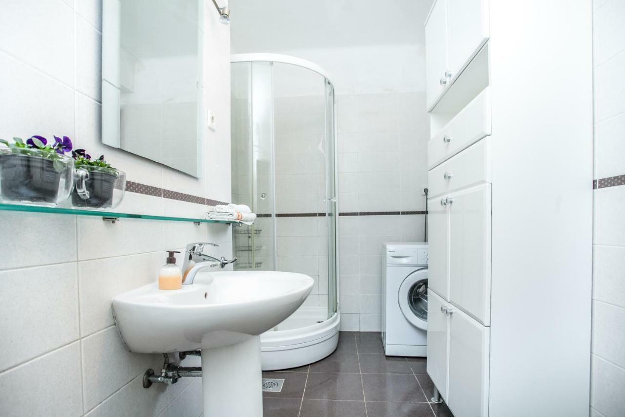 Apartment Nina , Bacvice Beach Split Buitenkant foto